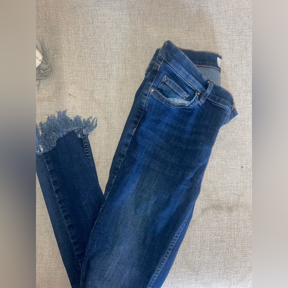 Free people jeans size 25! Gently worn in a pet home.